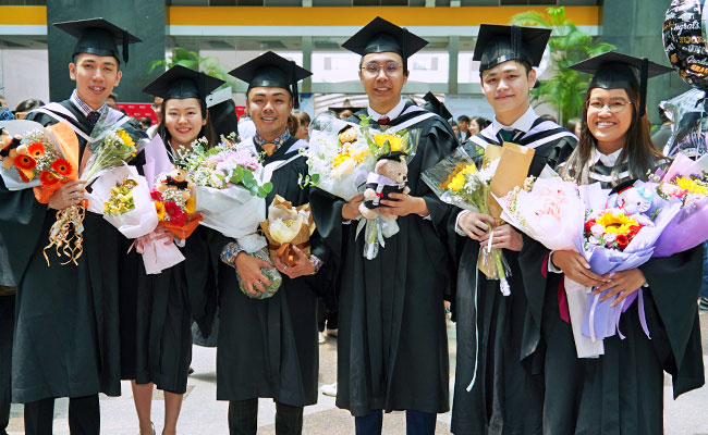 Latest-Highlights-SIM-RMIT-graduates-encouraged-to-grow-from-failures-in-life.jpg