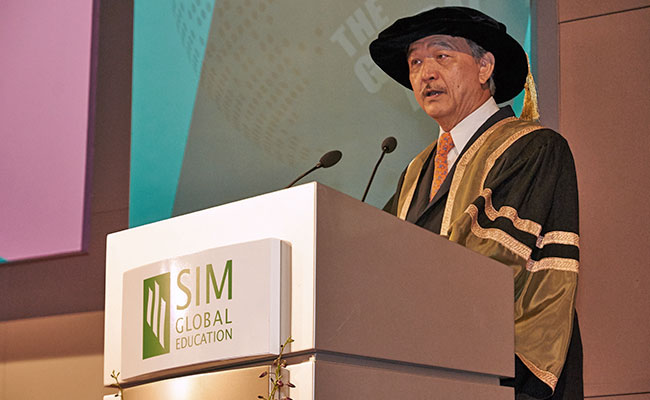 Latest-Highlights-SIM-RMIT-graduates-encouraged-to-grow-from-failures-in-life-Dr-Robert-Yap.jpg